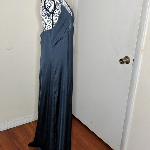 Cutout Maxi Dress - Picture 3 of 6